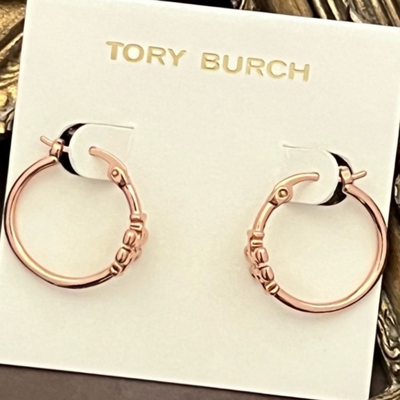 TORY BURCH • Rose Gold Small Eleanor Hoop Earrings - Picture 4 of 4